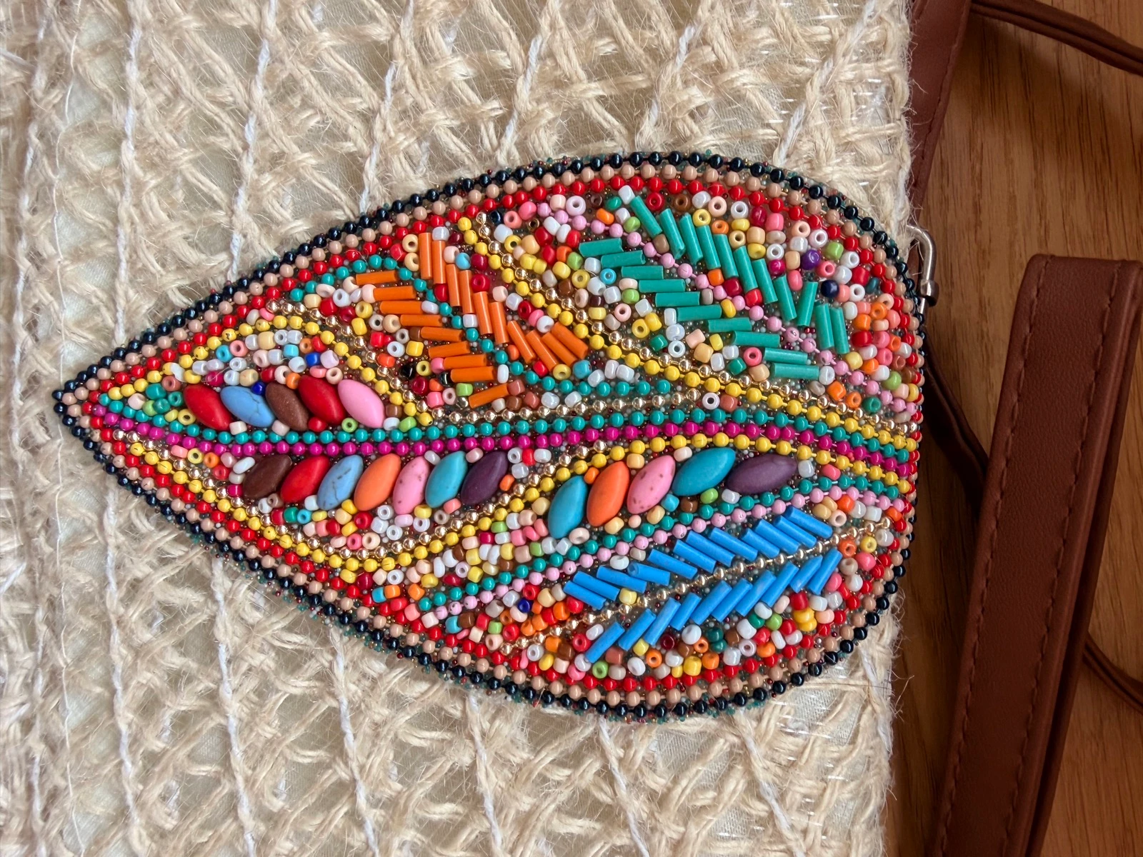 Bolsa estilo boho com detalhe chamativo de folha – photo 2